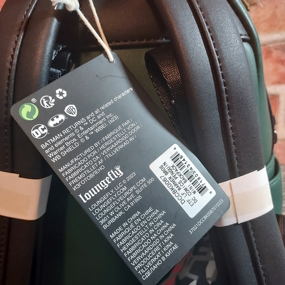 NWT Loungefly Batman Returns Penguin Mini Backpack Limited Edition - Picture 9 of 9